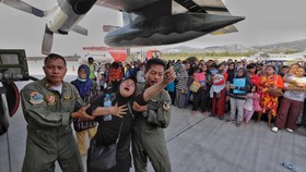 Warga Menumpuk di Bandara Palu, Stok Pesawat Masih Minim