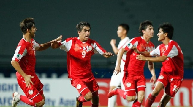 Tajikistan berhasil menyusul Jepang ke semifinal Piala AFC U-16 2018 usai mengalahkan Korea Utara lewat drama adu penalti di Stadion Petaling, Minggu (30/9).