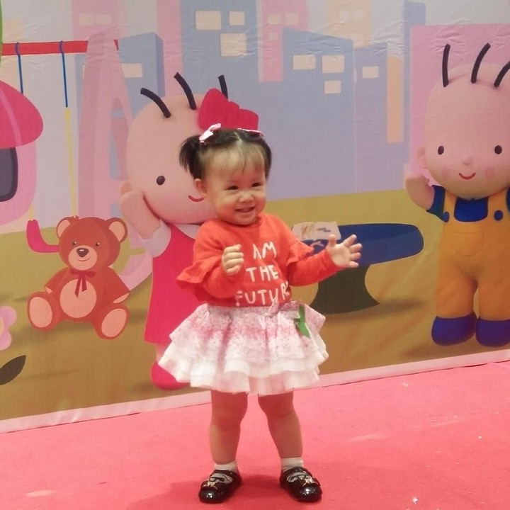 <p>Selain lomba kreasi DIY, ada lomba baby dance juga lho, Bun. Walau malu-malu yang penting udah mau coba tampil ya, Nak. </p>
