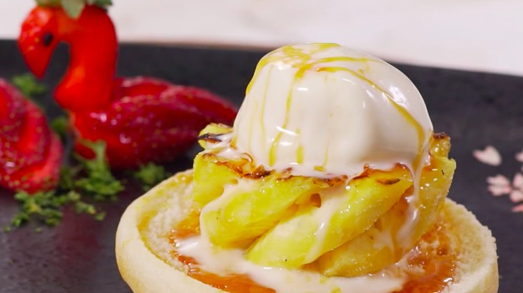 Menu pencuci mulut berupa paduan nanas dan es krim? Resep nanas panggang ice cream ini bisa dicoba, Bun.