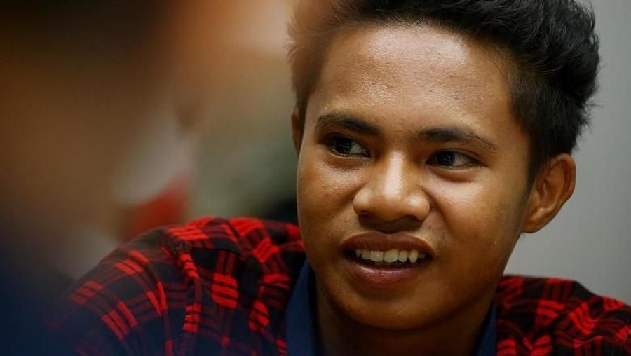 Aldi Novel Adilang tengah menjadi sorotan publik karena kisahnya yang tersesat di laut lepas selama 49 hari lamanya.