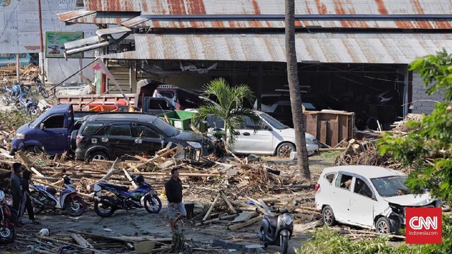 Korban tewas terbanyak akibat gempa dan tsunami berada di Palu yakni 821 orang. Sementara di Donggala 11 orang dan Kabupaten Parigi Moutong 12 orang.