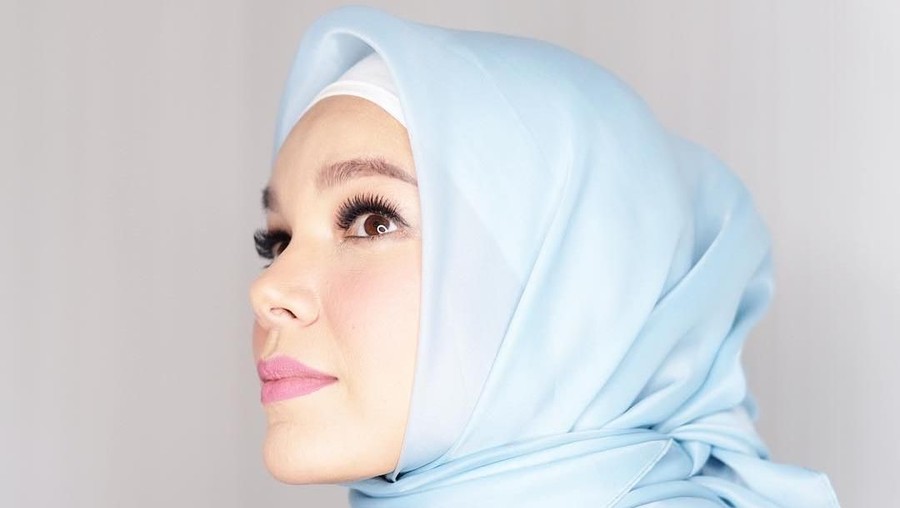 Dulu dikenal seksi, Nikita Mirzani dan lima artis di bawah ini sekarang cantik berhijab.