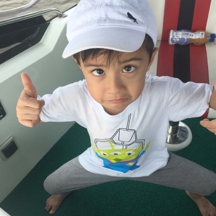 <p>Hmm, Keefe senang dengan gaya yang aneh-aneh nih rupanya. Hi-hi-hi. (Foto: Instagram/keefebazli)</p>