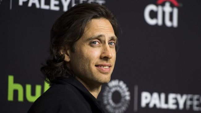 Brad Palchuk, Otak Seri 'Glee' dan Suami Baru Gwyneth Paltrow Gwyneth Paltrow bertemu pertama kali dengan sutradara Brad Palchuk pada 2014 di lokasi syuting serial 'Glee'. Empat tahun kemudian, mereka menjadi suami-istri.