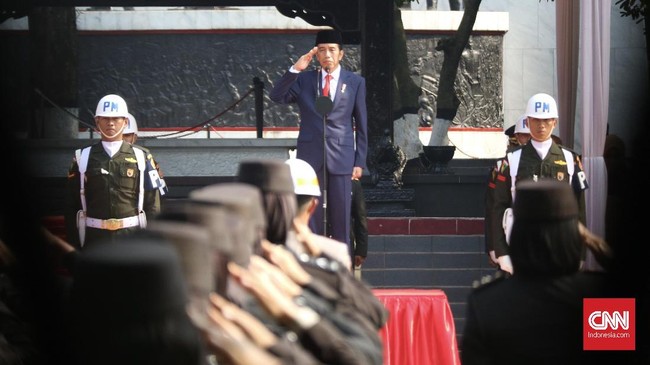 Presiden Joko Widodo menjadi inspektur Upacara Hari Kesaktian Pancasila pada Senin pagi di Halaman Monumen Pancasila Sakti, Jakarta.