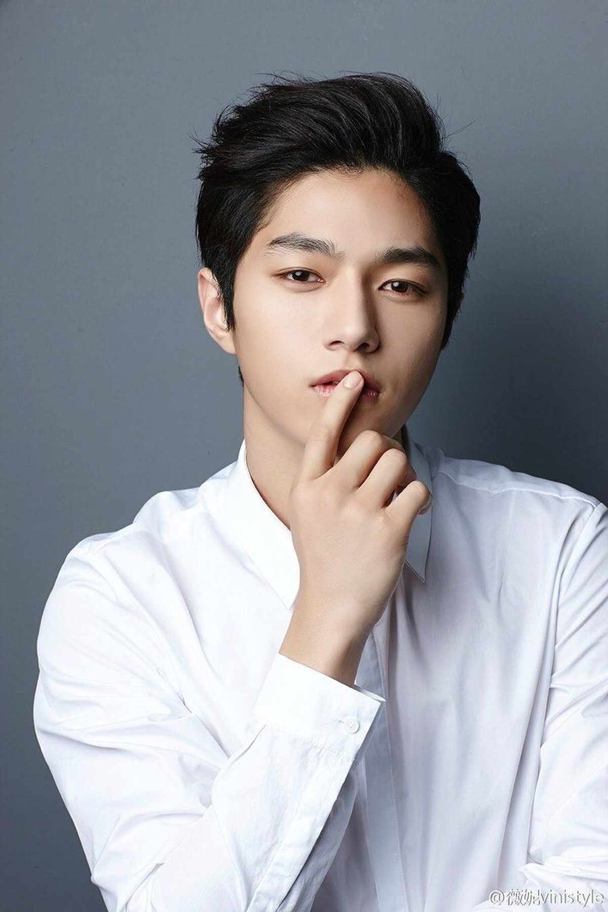 Visual idol K-Pop ini terpilih secara khusus dipuji karena terlihat seperti mereka keluar dari webtoon&period; Siapa saja&quest;