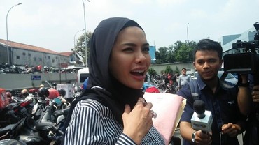 Lagi, Nikita Mirzani Diisukan Tengah Hamil