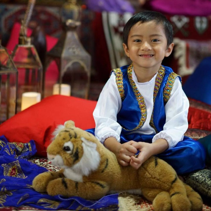 <p>Aih, ada Aladdin cilik nih. Tampan banget deh! (Foto: Instagram/keefebazli)</p>