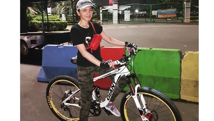 Dikabarkan menikah lagi, yuk intip lima potret cantik Angel Karamoy pasca resmi menjanda.