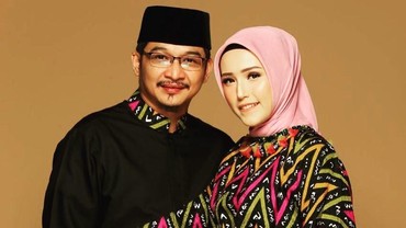 img-title Rahasia Kemesraan Pasha 'Ungu' dan Istri Usai 10 Tahun Menikah