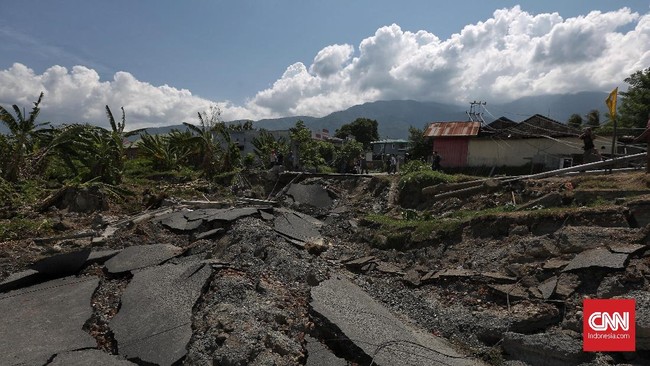 Guna melanjutkan kegiatan belajar mengajar pascagempa Sulteng, pelajar di wilayah terdampak gempa dan likuefaksi membutuhkan tenda untuk sekolah darurat.