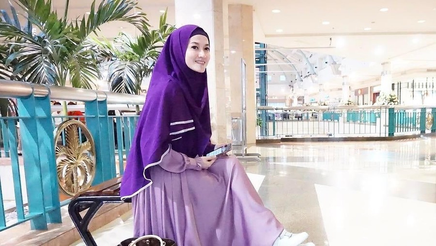3. Lyra Virna Dulu dikenal seksi, Nikita Mirzani dan lima artis di bawah ini sekarang cantik berhijab.