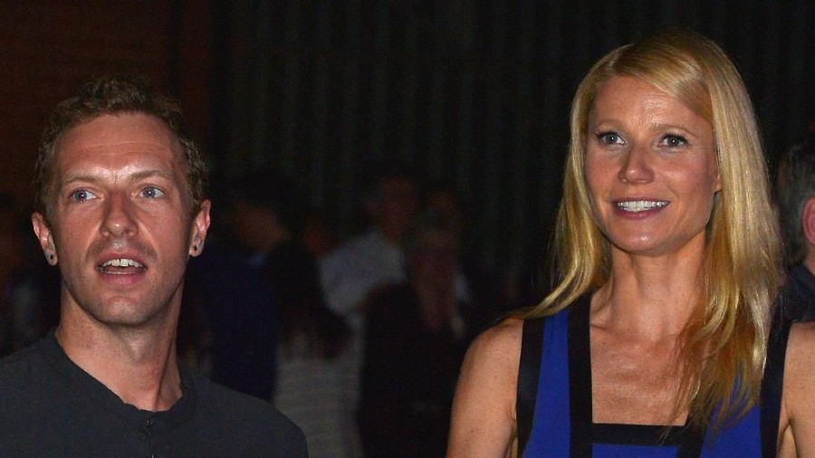 CULVER CITY, CA - JANUARY 28:  Singer/Songwriter Chris Martin (L) and actress Gwyneth Paltrow attend Hollywood Stands Up To Cancer Event with contributors American Cancer Society and Bristol Myers Squibb hosted by Jim Toth and Reese Witherspoon and the Entertainment Industry Foundation on Tuesday, January 28, 2014 in Culver City, California.  (Photo by Charley Gallay/Getty Images for Entertainment Industry Foundation)