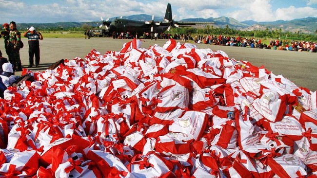 Enam unit mobil dapur umum yang akan memproduksi 36 ribu nasi bungkus per hari untuk korban gempa akan difokuskan ke lima lokasi prioritas di Sulawesi Tengah.