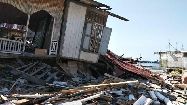 Pemerintah mengaku masih kekurangan lahan seluas 15 hektare untuk merelokasi warga yang terdampak gempa bumi, tsunami, dan likuefaksi di Sulawesi Tengah.