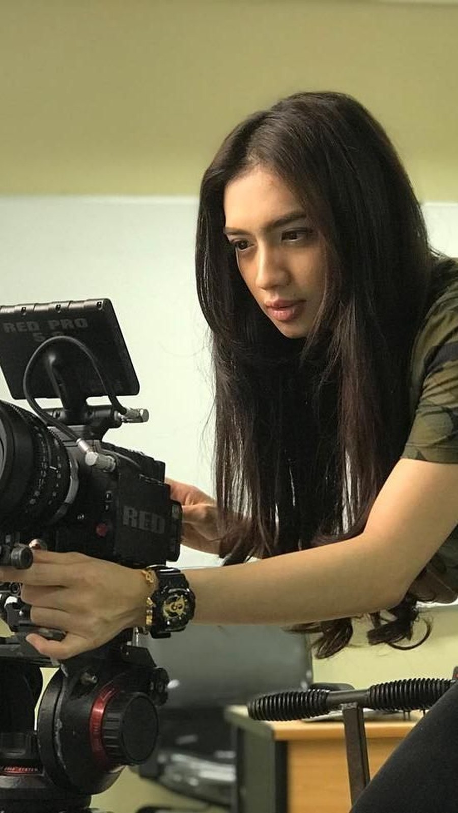 Membidik kamera Dikabarkan menikah lagi, yuk intip lima potret cantik Angel Karamoy pasca resmi menjanda.