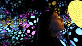 FOTO: Bulat-bulat Cahaya Yayoi Kusama di London