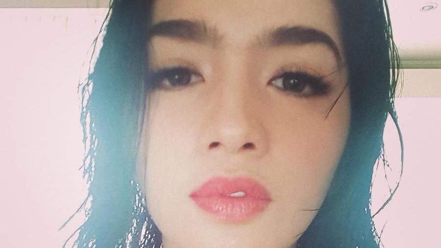 Dikabarkan menikah lagi, yuk intip lima potret cantik Angel Karamoy pasca resmi menjanda.