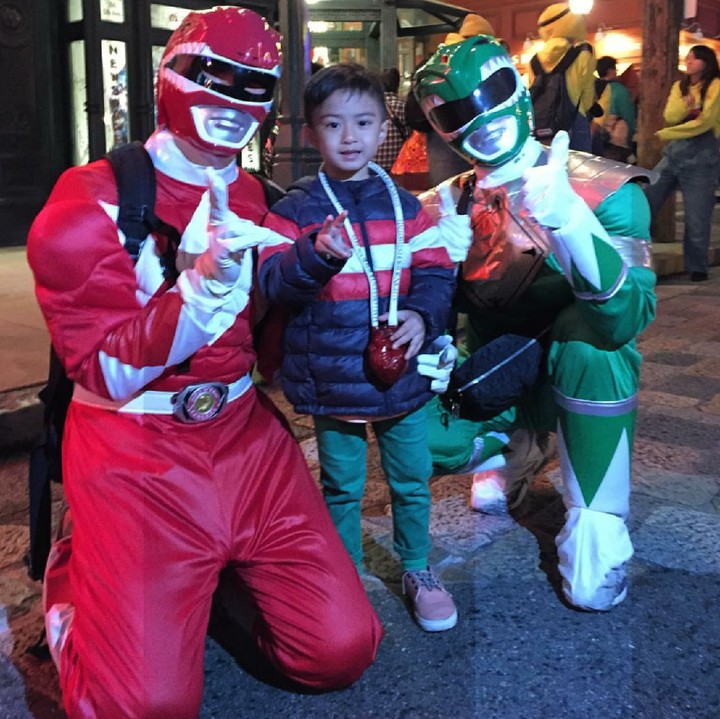 <p>Bunda aku mau foto bareng Power Ranger ya. (Foto: Instagram/keefebazli)</p>