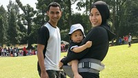 <p>Meski sibuk latihan dan bertanding, Tommy tak melewatkan quality time keluarga. (Foto: Instagram/annisanurramadhani)</p>