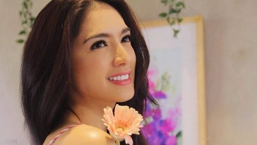 5 Pesona Cantik Angel Karamoy Pasca Menjanda