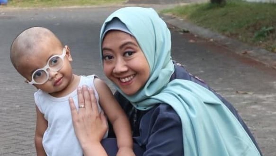 Perihal operasi mata anak kedua Asri Welas.