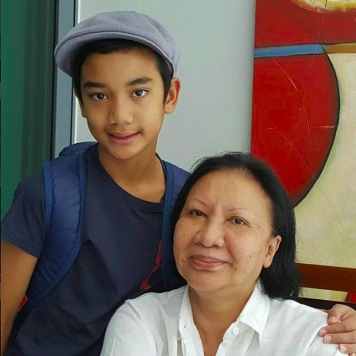 <p>Opung Ratna bersama cucunya yang lain, Donny. (Foto: Instagram @rsarumpaet)  </p>