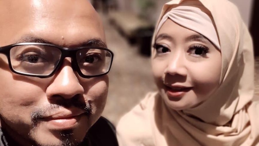 Pasca pulang ibadah haji, Asri Welas dinyatakan positif hamil anak ketiga.