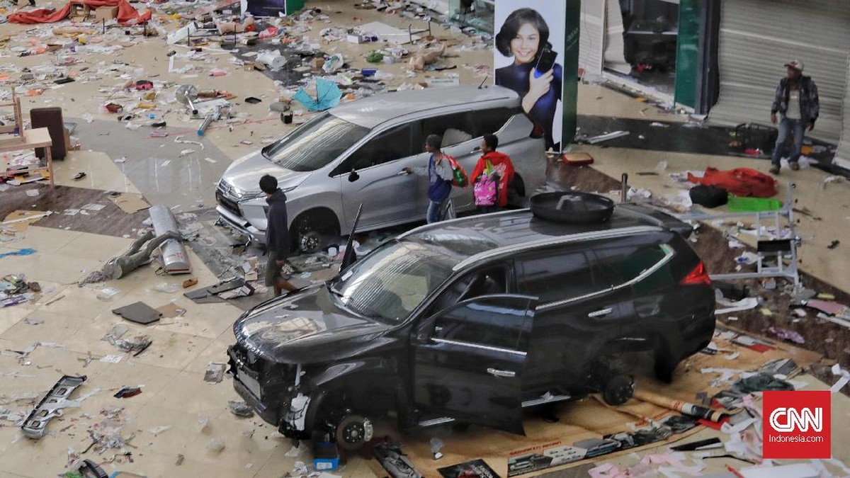 FOTO: Di Balik Tembok Palu Grand Mall yang Sempat Diserbu