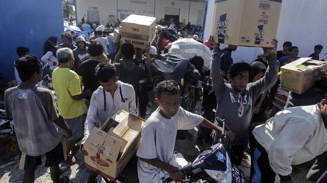 Memahami Penjarahan yang Kerap Terjadi Selepas Bencana Pengawasan logistik dalam situasi bencana dinilai tak boleh lepas dari penanganan aparat. Penyaluran bantuan selalu berpacu dengan kebutuhan dasar warga.