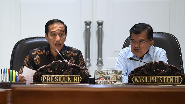Jokowi kembali memerintahkan menterinya untuk meracik insentif investasi yang jitu. Perintah disampaikannya supaya pelemahan ekonomi global tak berdampak ke RI.
