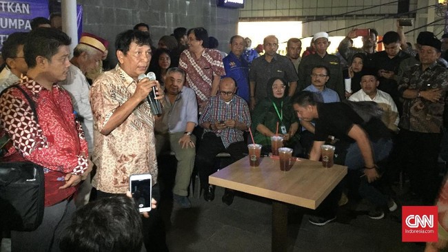 Aktivis Malari 1974, Hariman Siregar mengakui selama ini Ratna Sarumpaet sangat kritis terhadap pemerintah. Polisi, kata Hariman harus mengusut kasus Ratna.