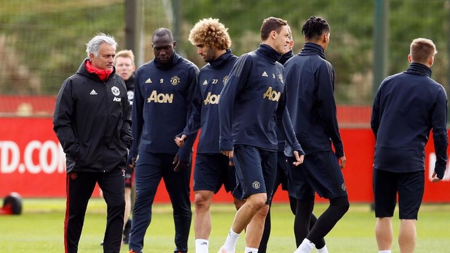 Wayne Rooney mendukung keberadaan Ole Gunnar Solskjaer sebagai pengganti Jose Mourinho yang tidak memiliki komunikasi baik dengan pemain dan staf Man United.