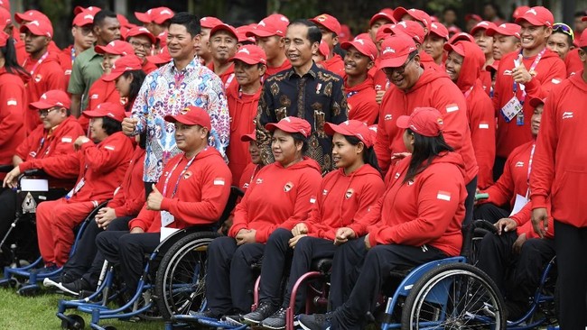 Presiden Joko Widodo berharap target Indonesia meraih posisi delapan besar di Asian Para Games 2018 meleset ke atas.