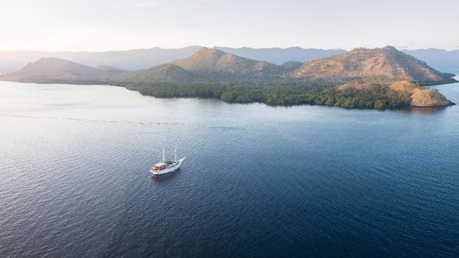 Bersama Alor, Belu, Malaka, Kupang dan Kota Kupang, Lembata merupakan destinasi wisata unggulan di Nusa Tenggara Timur.