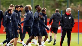 Keane Sindir Skuat Man United dan Dukung Mourinho
