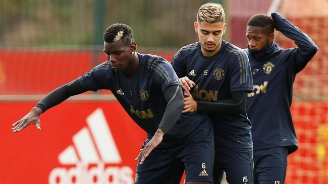 FOTO: Mourinho dan Pogba Disorot Jelang MU vs Valencia