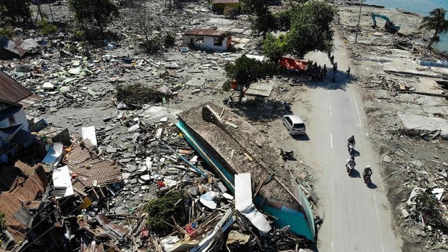 Pemerintahan di Sulteng disebut mulai berjalan sekitar sepuluh hari pascagempa dan tsunami Palu, salah satu indikasinya, pelayanan administrasi sudah berjalan.