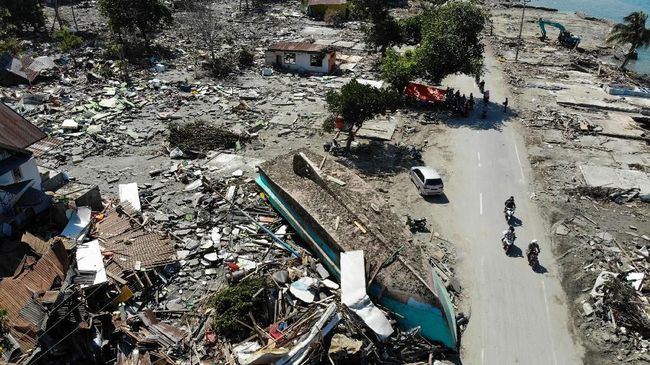 Pemerintahan Sulteng Mulai Berjalan 10 Hari Pascagempa Pemerintahan di Sulteng disebut mulai berjalan sekitar sepuluh hari pascagempa dan tsunami Palu, salah satu indikasinya, pelayanan administrasi sudah berjalan.