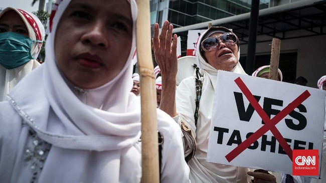 Pelaku usaha travel umrah dan haji menuding Visa Facilitation Services (VFS) Tasheel beroperasi secara ilegal karena belum mengantongi izin Kementerian Agama.