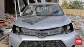 FOTO: Mobil dan Motor Korban Gempa Palu yang 'Ditelanjangi' Sejumlah kendaraan baik mobil dan motor yang terkena bencana gempa dan tsunami di sekitar Palu Grand Mall menjadi korban orang-orang tidak bertangung jawab.