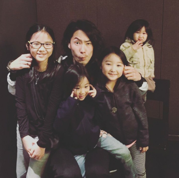 Anak-anak juga sepertinya senang nih menghabiskan waktu bareng Vannes. (Foto: Instagram/vanneswu)