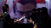 FOTO: Arab Saudi Gelar Bursa Kerja Khusus Perempuan Arab Saudi berusaha menggenjot tenaga kerja wanita mereka dari 22 persen jadi 30 persen pada 2030, untuk itu mereka menggelar bursa kerja khusus perempuan.