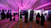 FOTO: Arab Saudi Gelar Bursa Kerja Khusus Perempuan Arab Saudi berusaha menggenjot tenaga kerja wanita mereka dari 22 persen jadi 30 persen pada 2030, untuk itu mereka menggelar bursa kerja khusus perempuan.