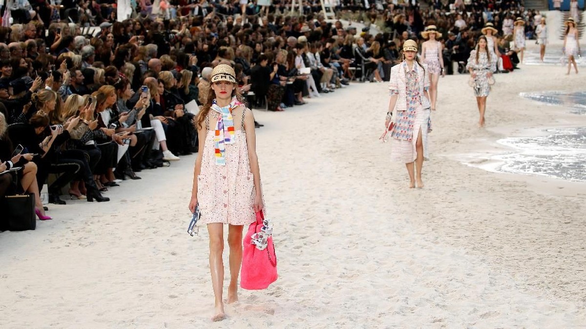 FOTO: Indahnya Musim Panas Chanel di Pantai Sylt