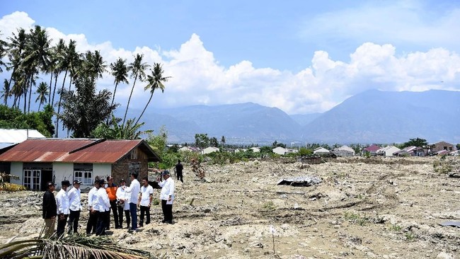Kementerian PUPR bakal mencairkan pinjaman dari Bank Dunia Rp1,9 triliun. Uang itu akan digunakan untuk pemulihan daerah bencana di Lombok dan Sulteng.