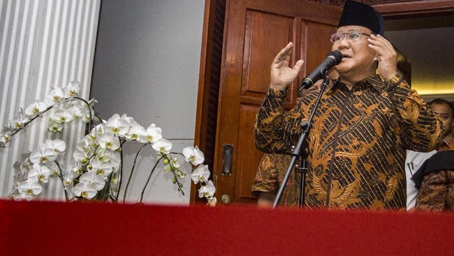 Puluhan ribu warga Boyolali tak terima dengan pernyataan Prabowo Subianto soal 'tampang Boyolali'. Mereka turun ke jalan dan memprotes capres nomor urut 02 itu.