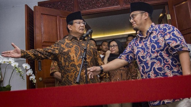 Koordinator Jubir BPN Prabowo-Sandi menyatakan pihaknya akan mengevaluasi posisi Ratna Sarumpaet sebagia jurkam setelah terkuaknya drama wajah lebam.
