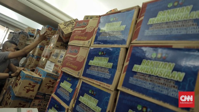Leli, warga terdampak gempa di Kabupaten Sigi mengaku baru menerima bantuan pada Sabtu (6/10). Bantuan hanya berupa dua bungkus mie instan dan satu kaleng ikan.